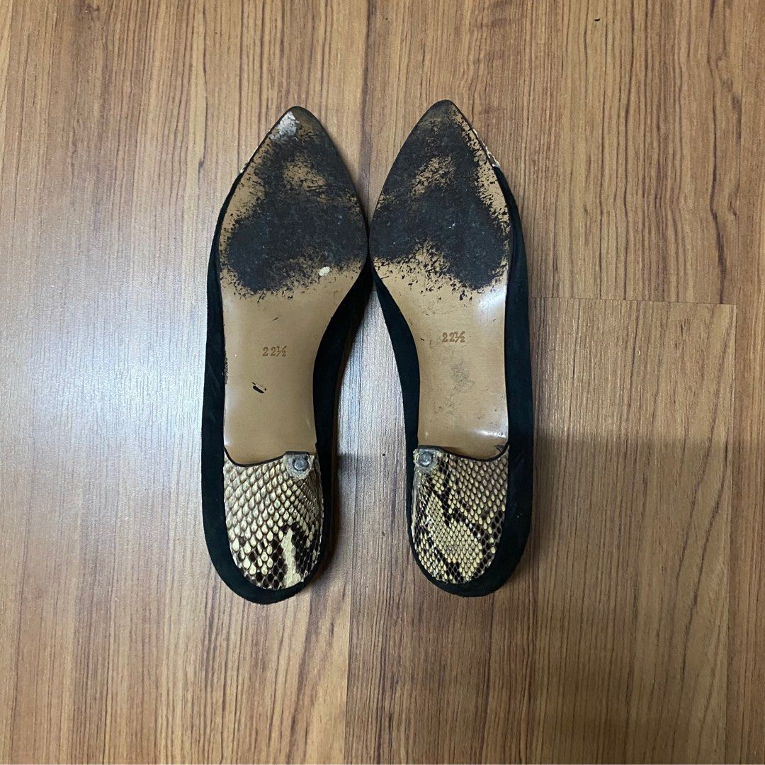 Snake pattern heels (Category: Heels) located in Kajang. Submitted by stolenwardrobe (Listing ID 1393103255, Image 3). Description: EU35.5 fits EU35-36 vintage japan y2k heels.