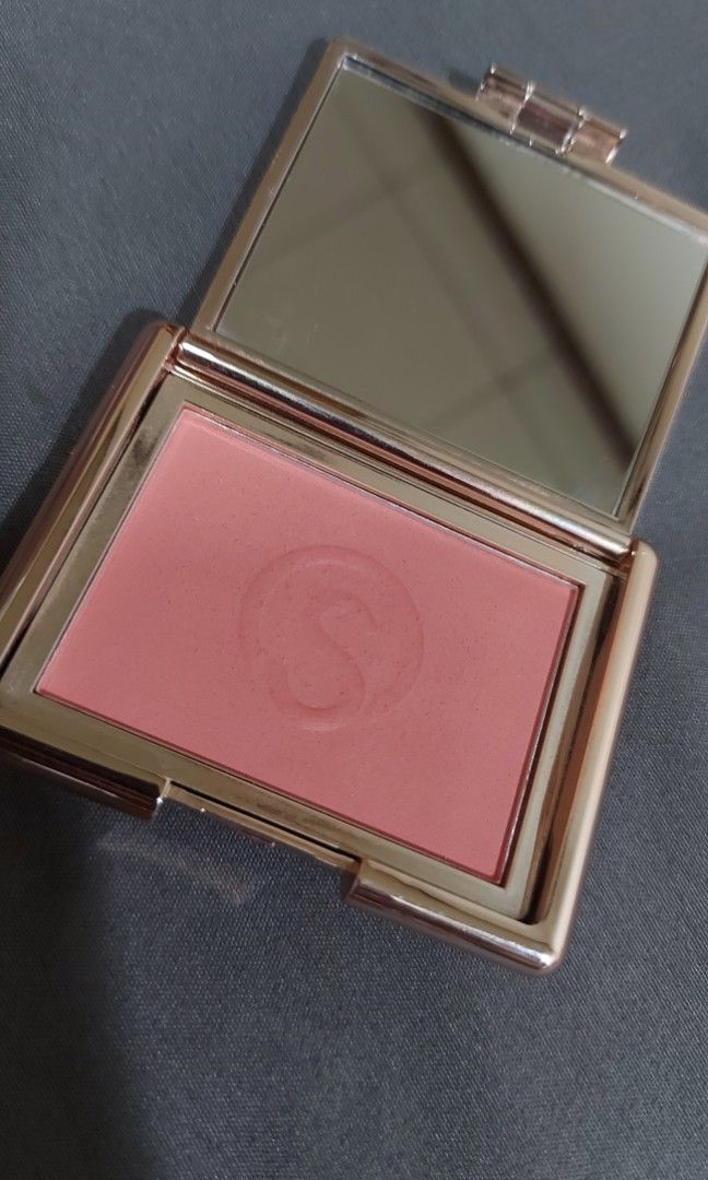 spotlight soft flush powder blush - petunia (no box) (Category: Makeup) located in Caloocan City. Submitted by pamev (Listing ID 1393068785, Image 3). Description: spotlight soft flush powder blush - petunia (no box) bought oct 2024 from their official store in the blue app rfs: decluttering mop: gcash/maya/bdo/bpi shipping: j&t/grab/lalamove sf to be shouldered by the buyer. loc: north caloocan.