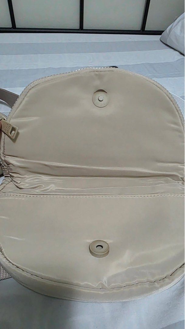 Steve Madden Body/Belt Bag (Category: Purses & Pouches) located in Manila. Submitted by tsy829 (Listing ID 1393074605, Image 3). Description: Steve Madden Belt/Body bag Brand New PM for details.