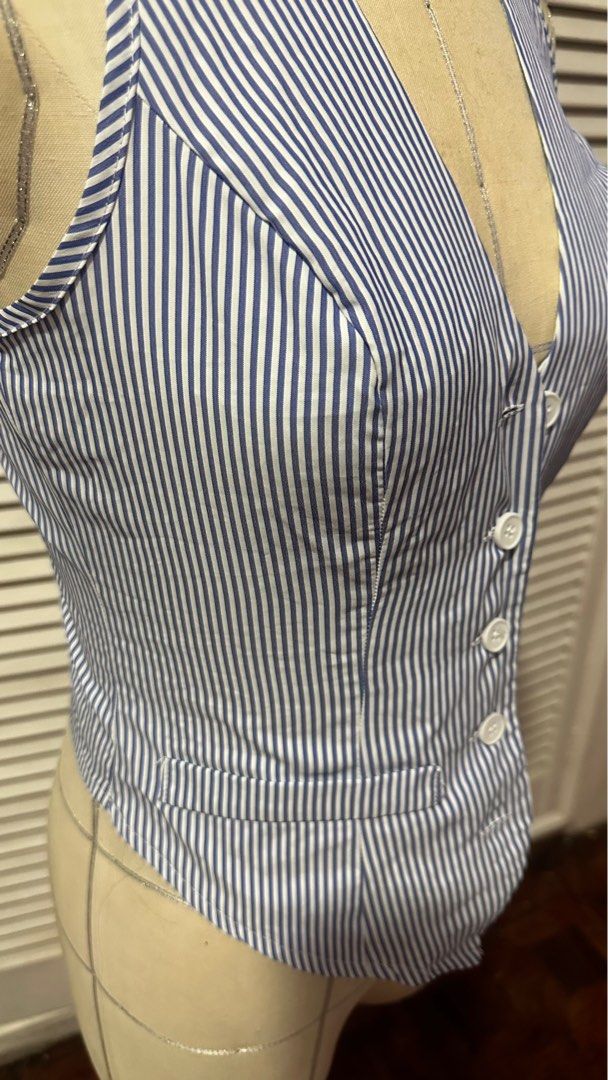 Striped V-neck sleeveless vest (Category: Shirts) located in Paranaque City. Submitted by mkaaay (Listing ID 1393208190, Image 3). Description: This looks so good, got this off shein, very form fitting .