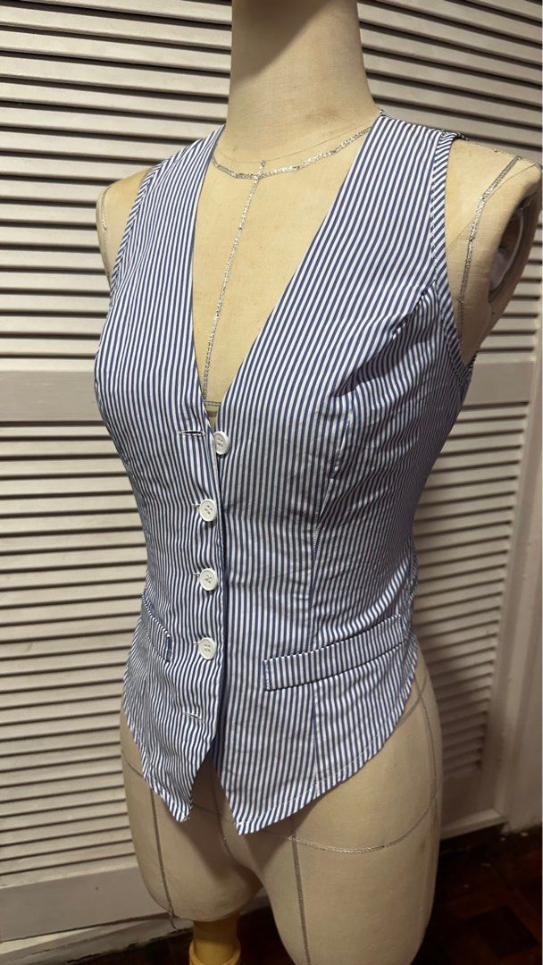 Striped V-neck sleeveless vest (Category: Shirts) located in Paranaque City. Submitted by mkaaay (Listing ID 1393208190, Image 1). Description: This looks so good, got this off shein, very form fitting .