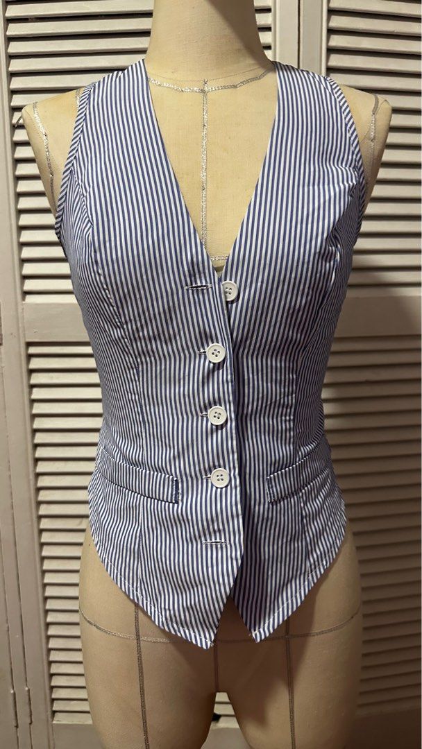 Striped V-neck sleeveless vest (Category: Shirts) located in Paranaque City. Submitted by mkaaay (Listing ID 1393208190, Image 2). Description: This looks so good, got this off shein, very form fitting .