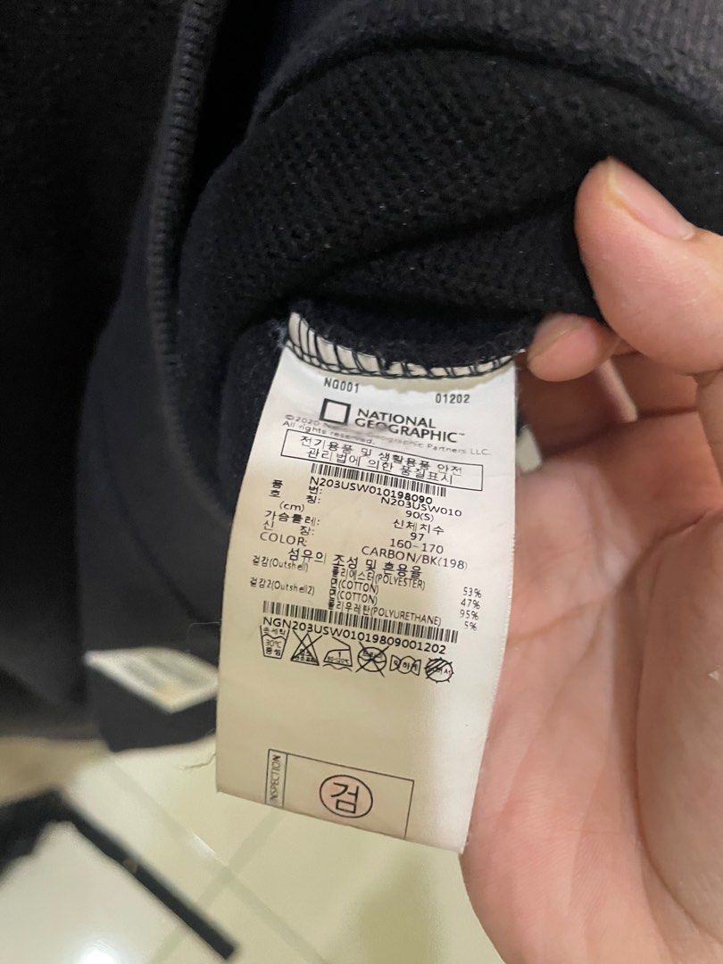 Sweashirt (Category: Activewear) located in Muar. Submitted by epalmilk (Listing ID 1393123787, Image 3). Description: 📌 SIZE S 📌 AUTHENTIC.