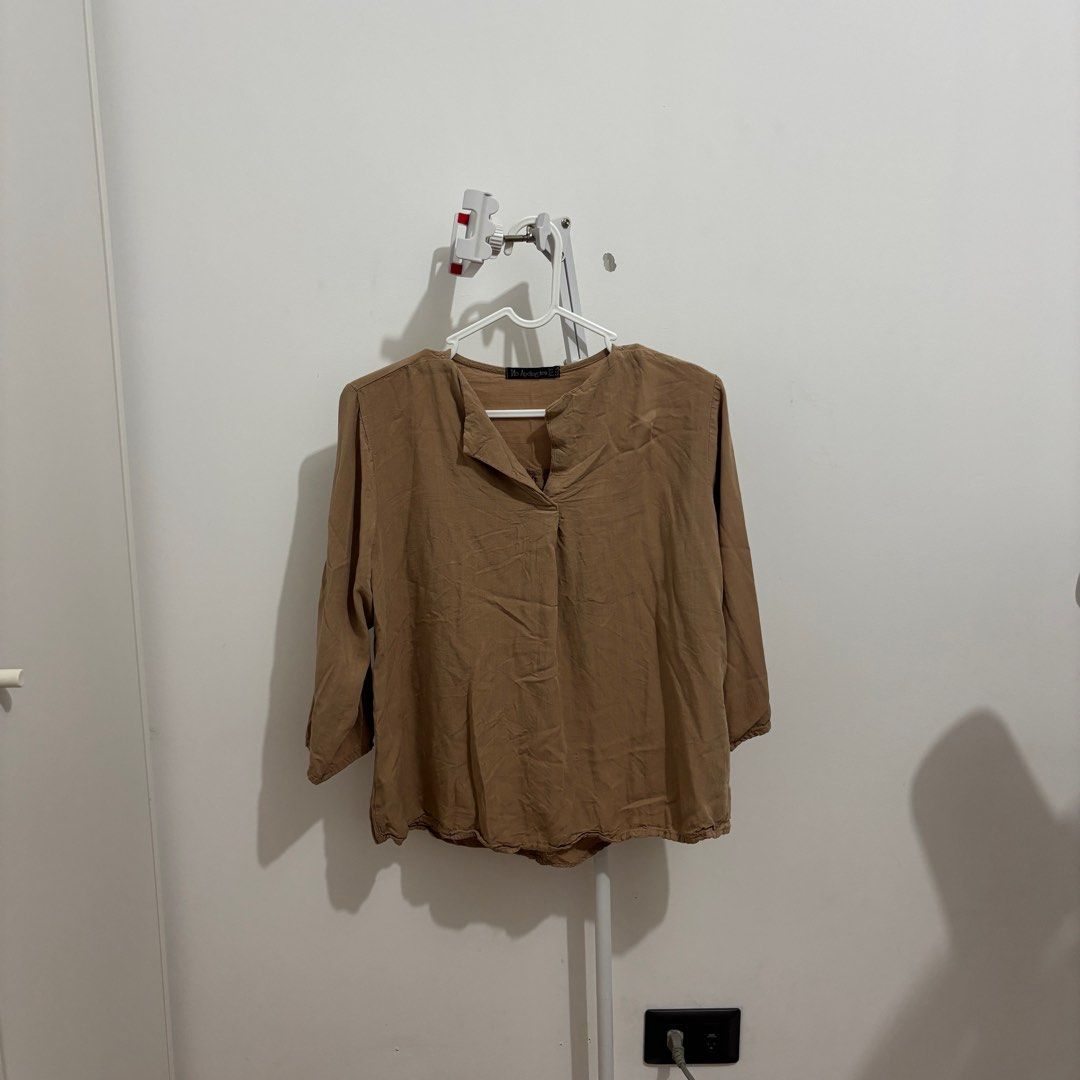 BUNDLE SALE! 7 Long Sleeve Tops for Only PHP 300 (Category: Longsleeves) located in Santa Rosa. Submitted by nicoledumps (Listing ID 1393214108, Image 2). Description: Carousel Listing FOR SALE: Long Sleeve Tops ⸻ SIZE: Medium to Large Body Frame CONDITION / ISSUES: - Some have stains. - Need to wash. REASON FOR SELLING (RFS): Decluttering ⸻ MODE OF PAYMENT: GCash / SeaBank Payment first policy No COD / Cash on Delivery ⸻ SHIPPING: • Courier: J&T