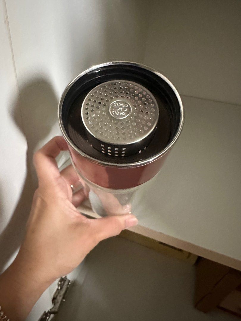 Tea Diffuser (Category: Coffee & Tea Tableware) located in Singapore. Submitted by babe10 (Listing ID 1393091161, Image 3). Description: Potable glass tea diffuser. .