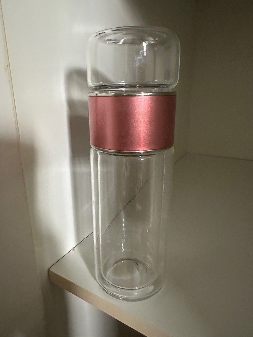 Tea Diffuser (Category: Coffee & Tea Tableware) located in Singapore. Submitted by babe10 (Listing ID 1393091161, Image 1). Description: Potable glass tea diffuser. .