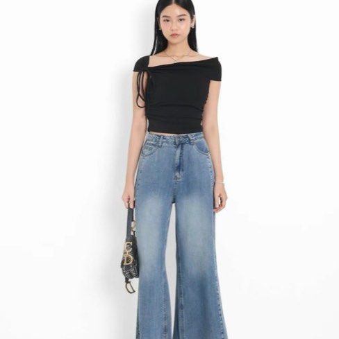 topazette peak side panel tencel jeans (midwash) (Category: Jeans & Leggings) located in Singapore. Submitted by joshuujii (Listing ID 1393206365, Image 2). Description: worn once only size s smartpac: +$3.