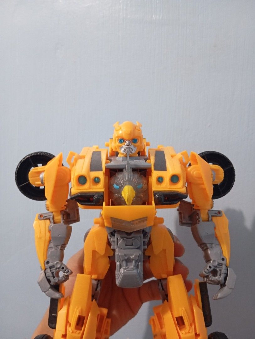 Transformers Bumblebee (Category: Action & Battle Toys) located in Caloocan City. Submitted by bmcfly (Listing ID 1393107538, Image 2). Description: Transformers Beast-mode bumblebee.