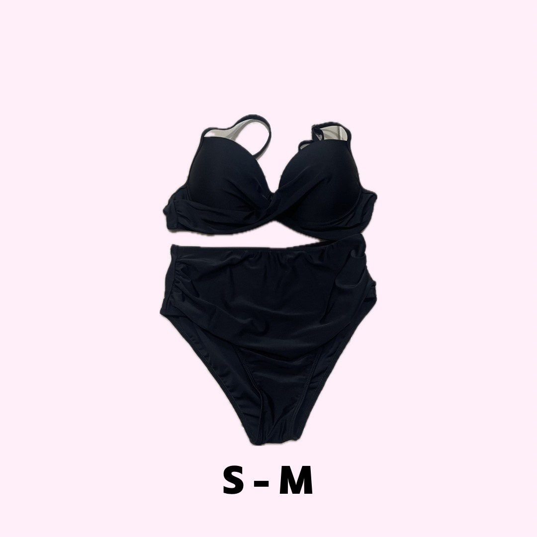 two piece swimsuit (Category: Bikinis & Swimsuits) located in San Fernando. Submitted by decmd (Listing ID 1393169410, Image 1). Description: .