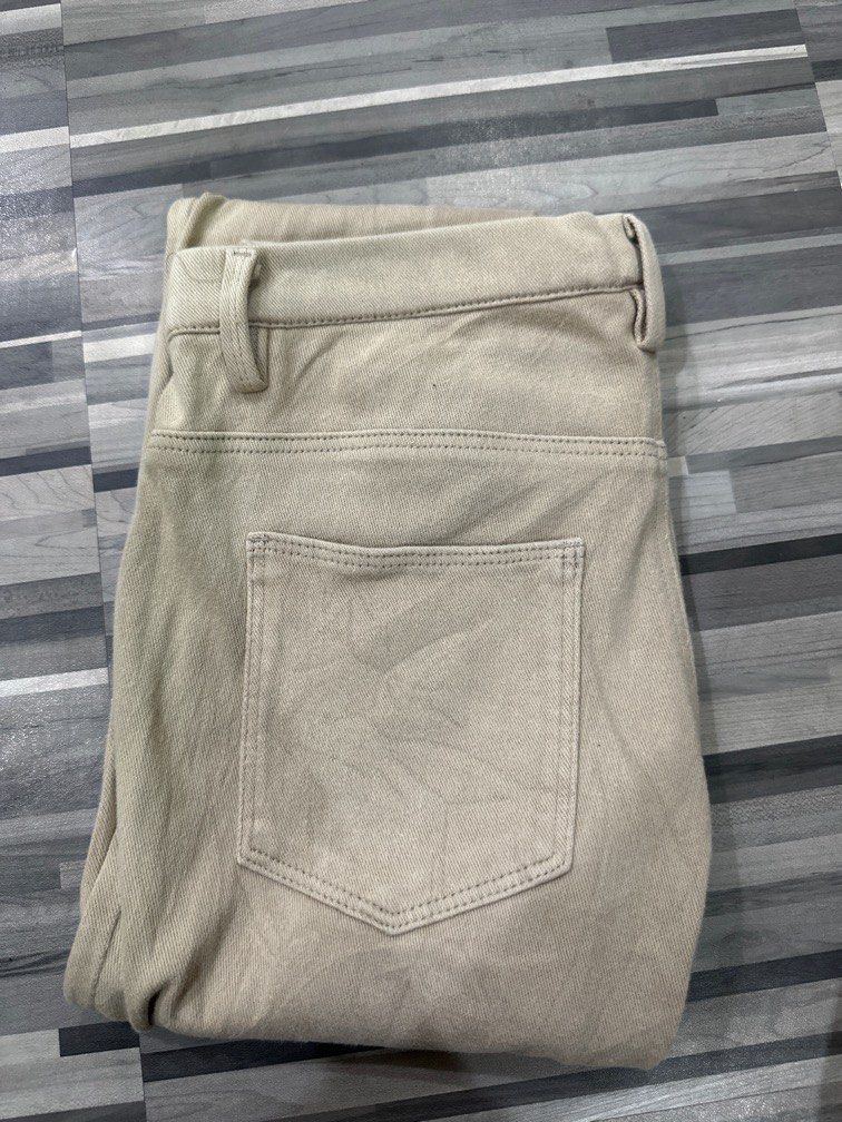 uniqlo jeggings (Category: Jeans) located in San Jose. Submitted by mamacituh (Listing ID 1393197720, Image 1). Description: g911.