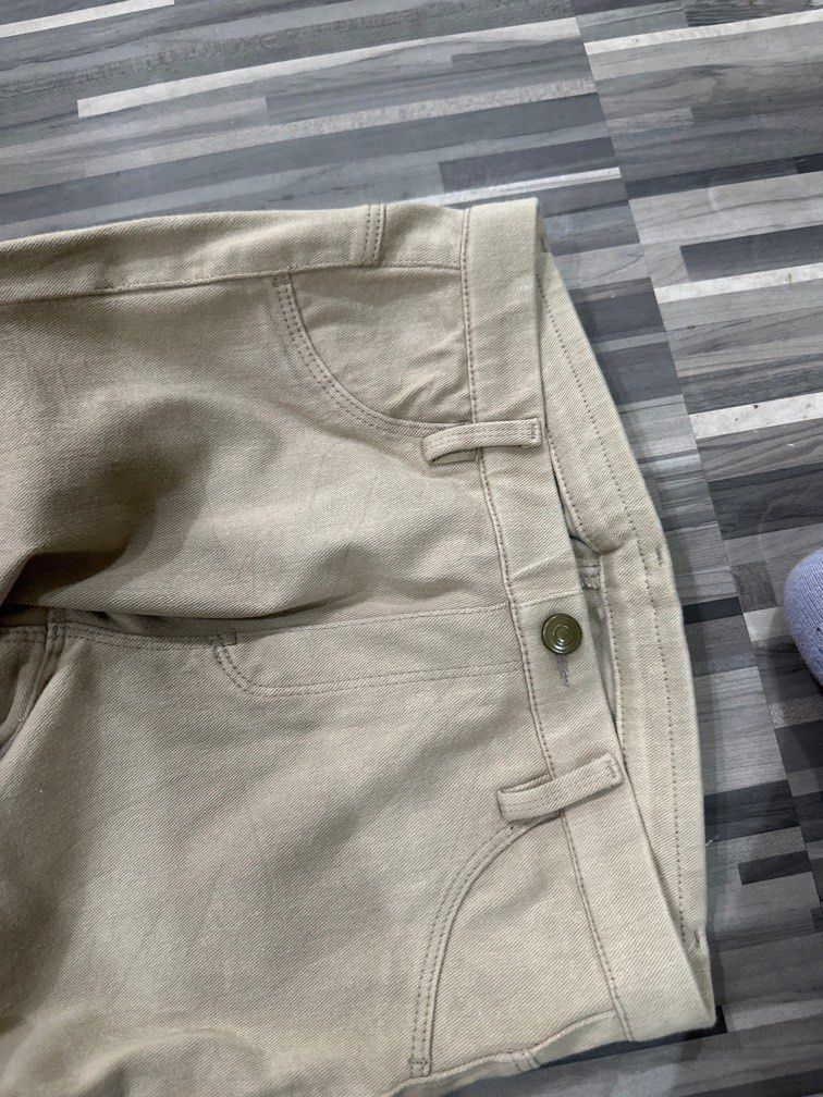 uniqlo jeggings (Category: Jeans) located in San Jose. Submitted by mamacituh (Listing ID 1393197720, Image 2). Description: g911.