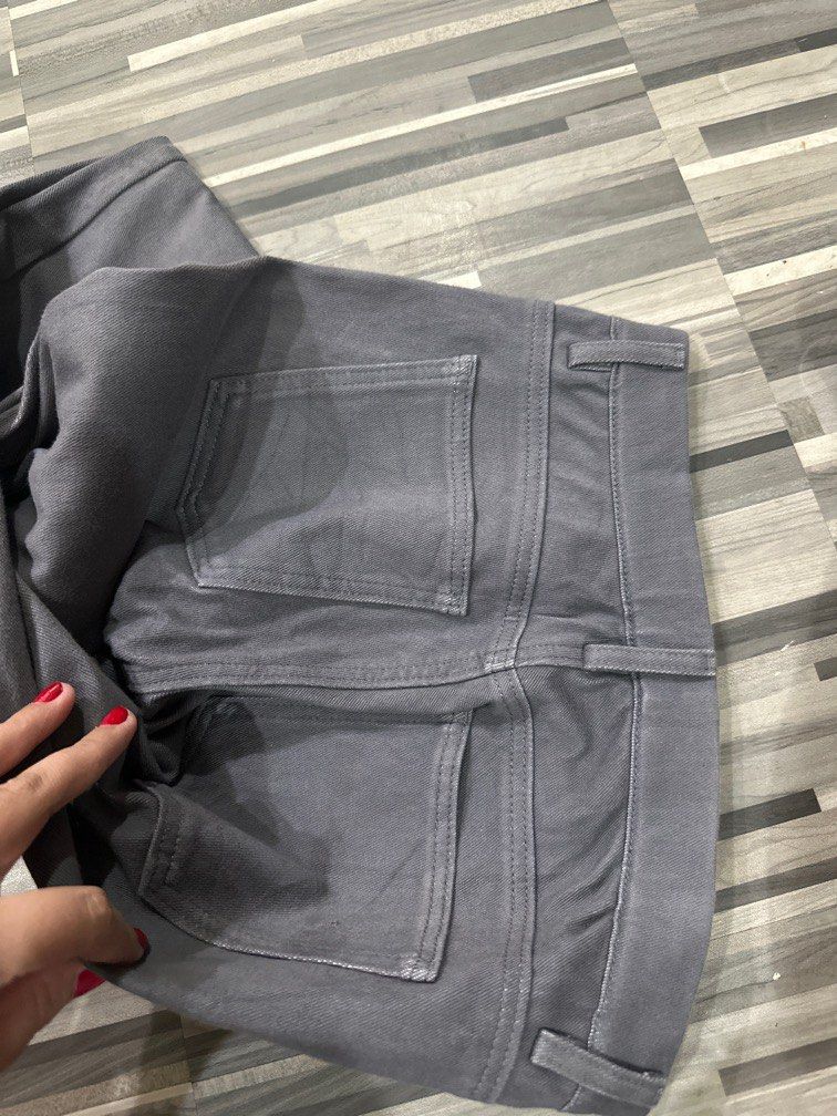 uniqlo jeggings (Category: Jeans) located in San Jose. Submitted by mamacituh (Listing ID 1393198773, Image 2). Description: i128.