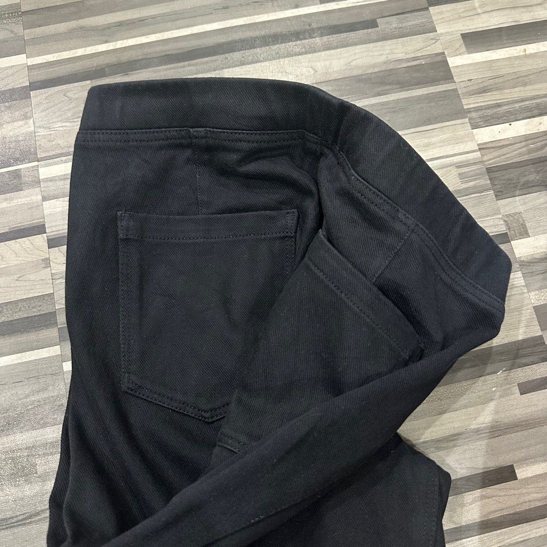 uniqlo jeggings (Category: Jeans) located in San Jose. Submitted by mamacituh (Listing ID 1393200354, Image 2). Description: g734.