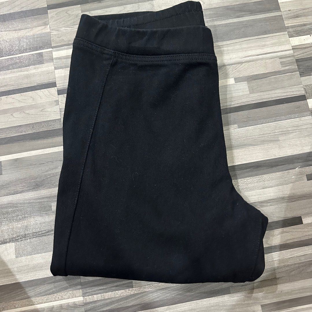 uniqlo jeggings (Category: Jeans) located in San Jose. Submitted by mamacituh (Listing ID 1393200354, Image 1). Description: g734.