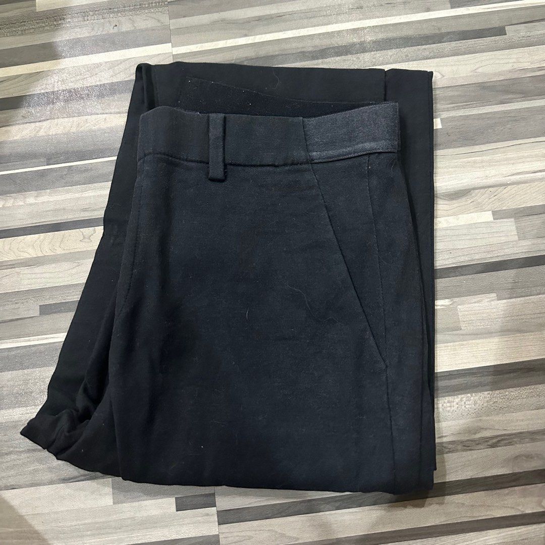uniqlo jeggings (Category: Jeans) located in San Jose. Submitted by mamacituh (Listing ID 1393204157, Image 1). Description: e598.