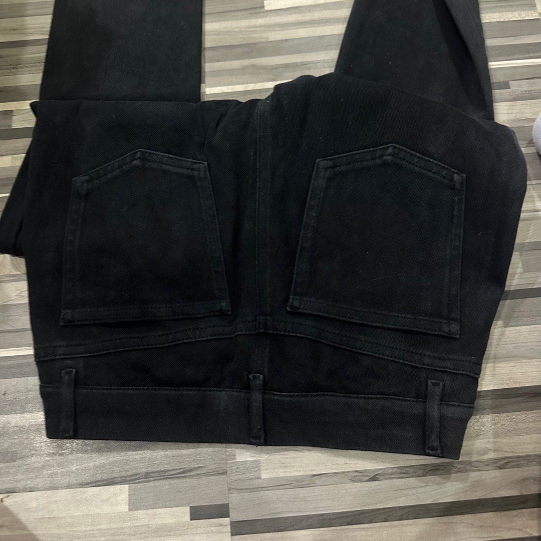 uniqlo jeggings (Category: Jeans) located in San Jose. Submitted by mamacituh (Listing ID 1393205680, Image 3). Description: e414.