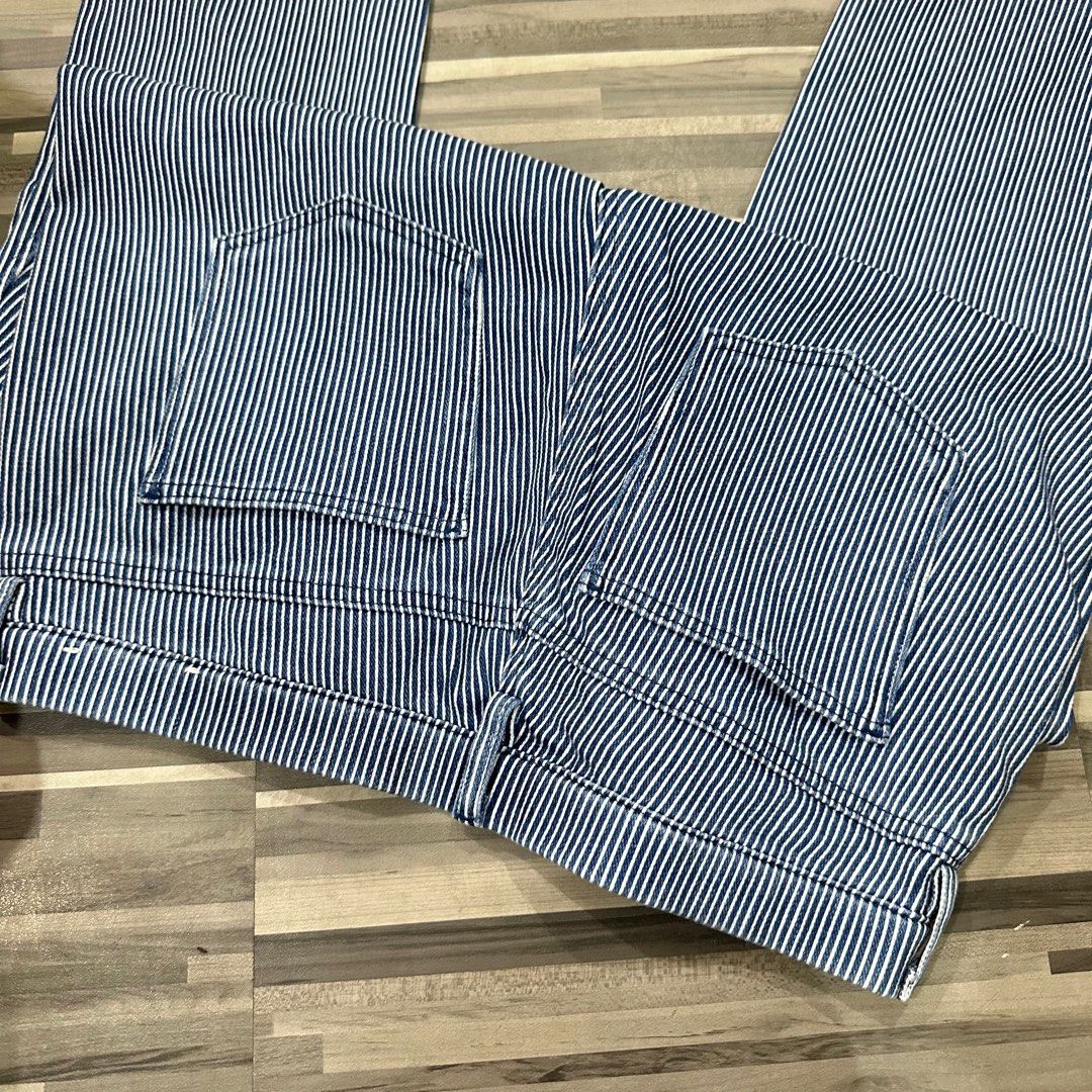 uniqlo jeggings (Category: Jeans) located in San Jose. Submitted by mamacituh (Listing ID 1393206225, Image 3). Description: e438.