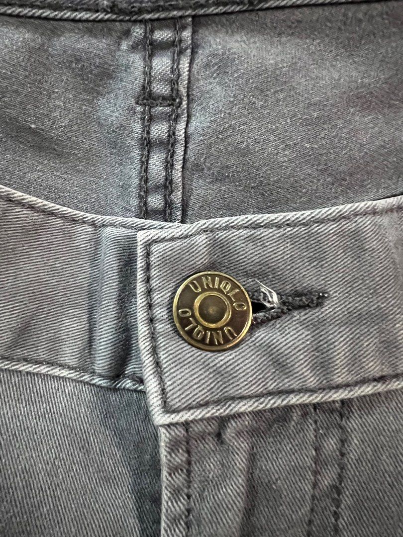 Uniqlo Slim Fit Jeans (Category: Jeans) located in Navotas City. Submitted by prelovedbyrtc (Listing ID 1393088712, Image 3). Description: Waist : 33” Length: 39” Material :Cotton Spandex.