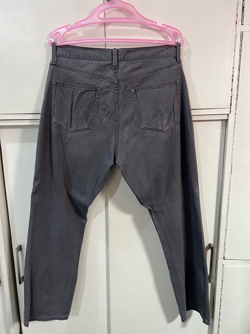 Uniqlo Slim Fit Jeans (Category: Jeans) located in Navotas City. Submitted by prelovedbyrtc (Listing ID 1393088712, Image 2). Description: Waist : 33” Length: 39” Material :Cotton Spandex.