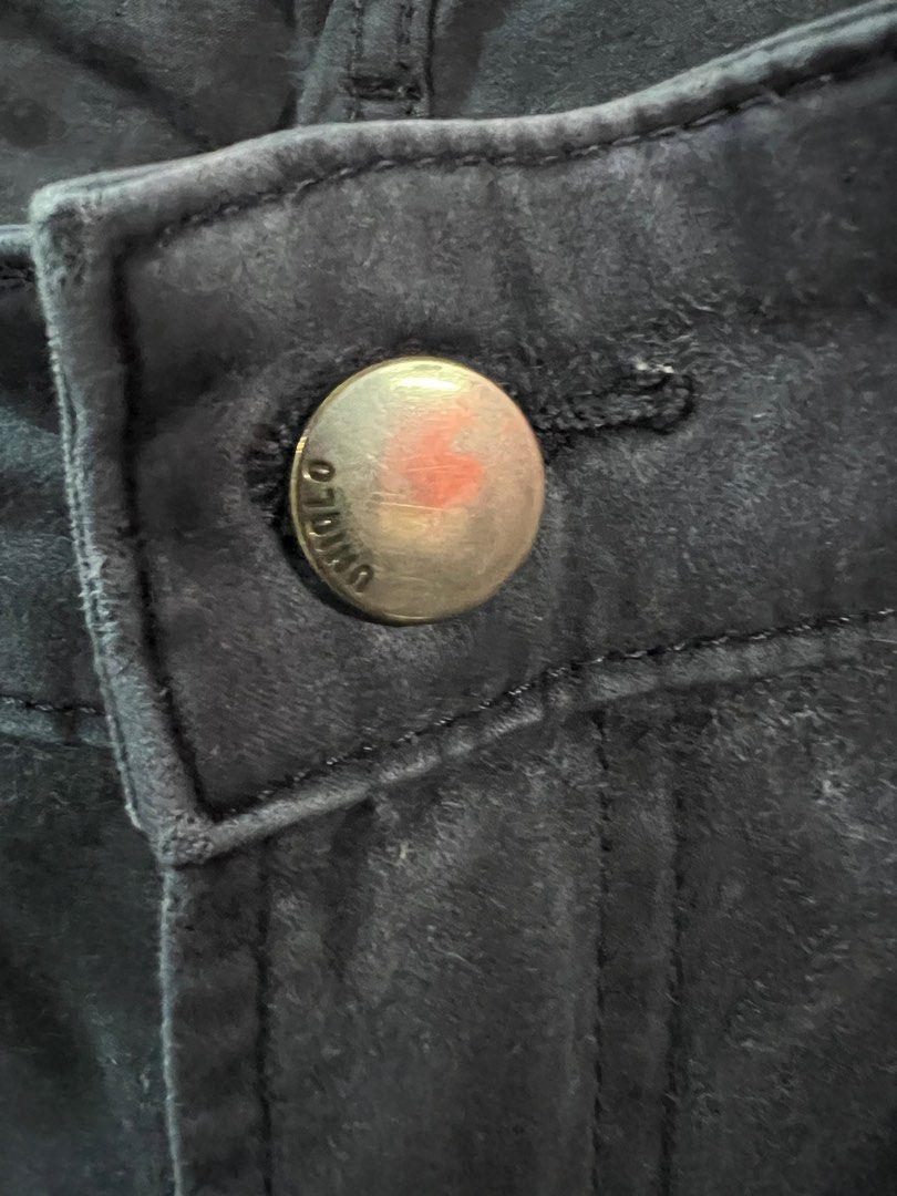 Uniqlo Slim Fit Jeans (Category: Jeans) located in Navotas City. Submitted by prelovedbyrtc (Listing ID 1393089470, Image 3). Description: Waist : 33” Length : 39” Material : Cotton Spandex.