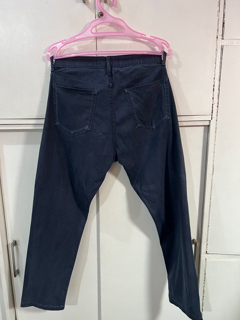 Uniqlo Slim Fit Jeans (Category: Jeans) located in Navotas City. Submitted by prelovedbyrtc (Listing ID 1393089470, Image 2). Description: Waist : 33” Length : 39” Material : Cotton Spandex.
