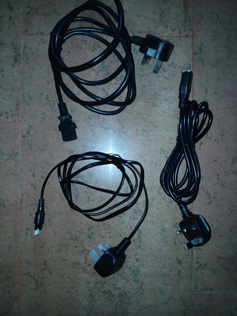 Various iec and c7 powercords (unused)