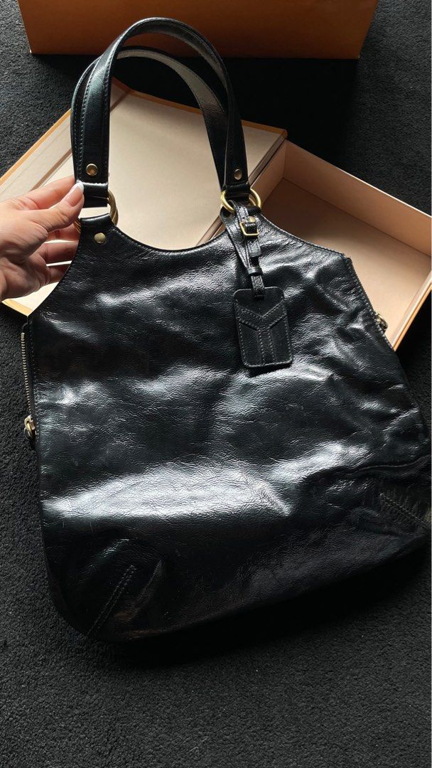 Vintage YSL Tribute Leather (Category: Luxury Bags & Wallets) located in Makati City. Submitted by r0w33 (Listing ID 1393095672, Image 1). Description: YSL Vintage tribute! Still glossy & classy .