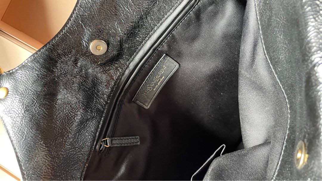 Vintage YSL Tribute Leather (Category: Luxury Bags & Wallets) located in Makati City. Submitted by r0w33 (Listing ID 1393095672, Image 3). Description: YSL Vintage tribute! Still glossy & classy .