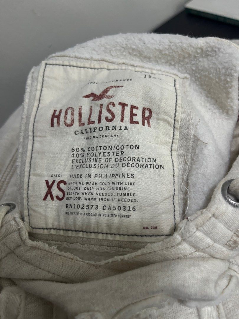 Y2K Hollister California Jacket (Category: Others Tops) located in Manila. Submitted by dj_mj (Listing ID 1393135489, Image 3). Description: .