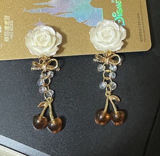 搬屋清⚡️玫瑰花櫻桃耳夾64211550260099110