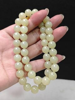 和田玉新疆若羌黃口料正裝天然圓珠頸鍊 色澤細膩包滿⭐⭐⭐⭐
9.6mm 63.7g 長 45cm
HK＄600 鐵價不議
玉石本身所帶來的精神和健康益處，包括：招財旺運、辟邪護身、穩定情緒、增進健康、改善人際關係和美容養顏等。 
面交港鐵元朗站下午四點後🙏預約64214075878274110