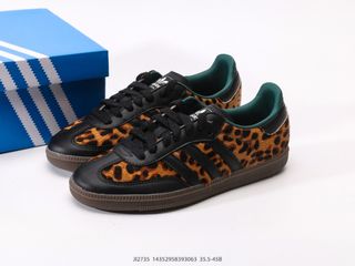 (Category: ) located in . Submitted by outlet_sneakers_shop (Listing ID 1393277646, Image 1). Description: .