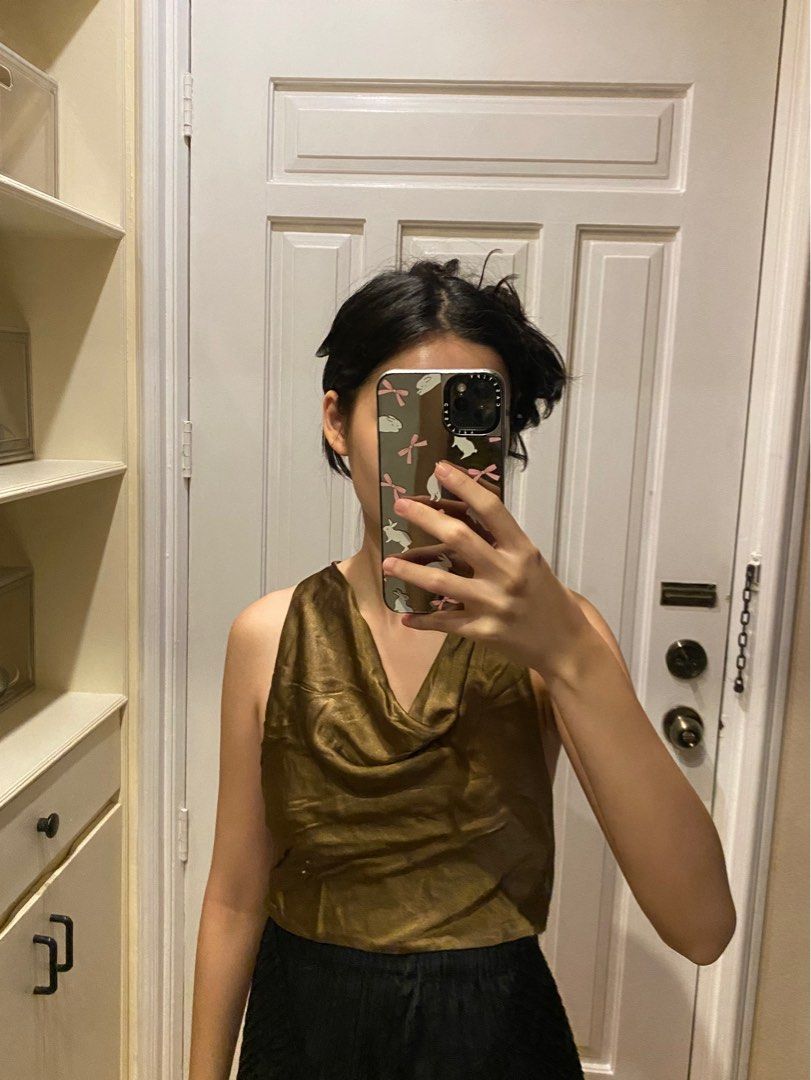 Araw the Line Cowl Neck Top (Category: Sleeveless) located in Makati City. Submitted by frnloved (Listing ID 1391940151, Image 3). Description: - no flaws - fits XS-S - cropped fit .