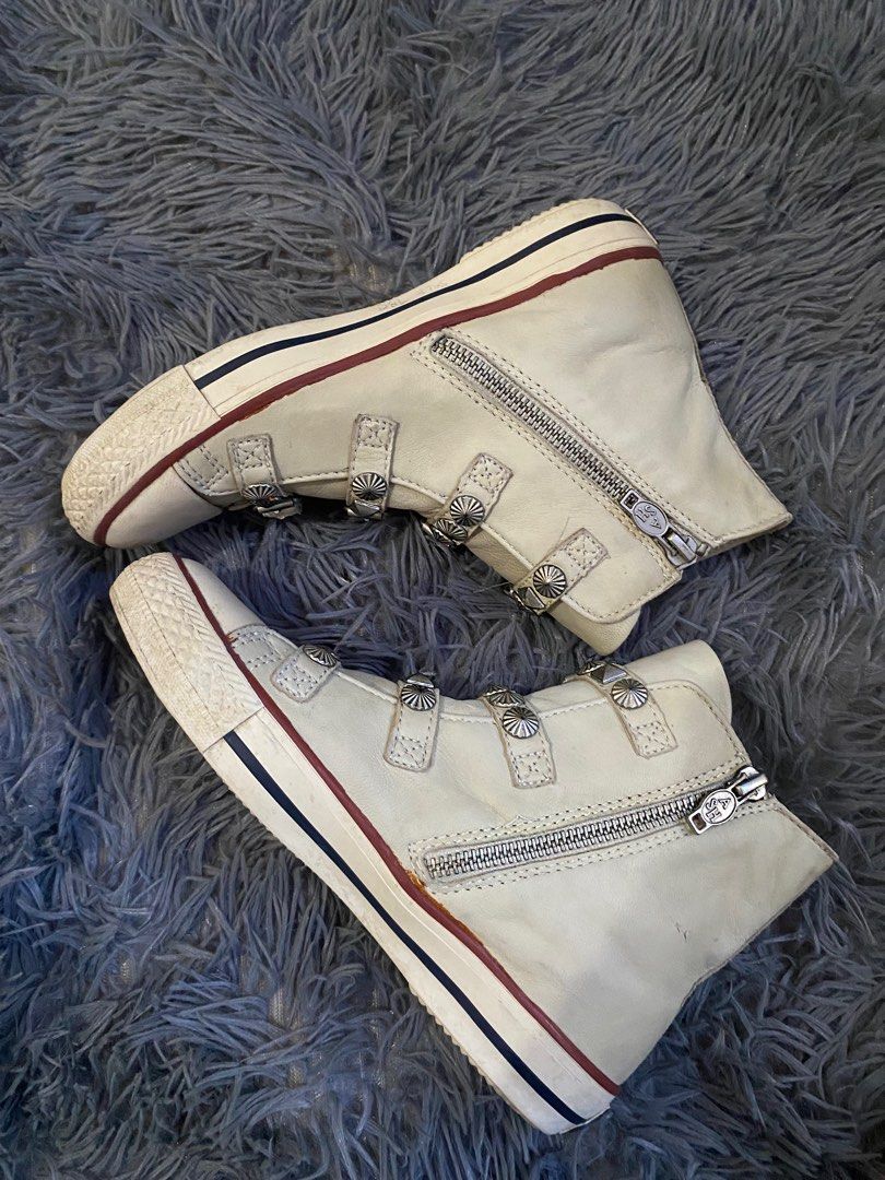 Ash studded (Category: Sneakers) located in Manila. Submitted by _ingeolmi (Listing ID 1393300929, Image 3). Description: may glue stains pero maangas parin naman .