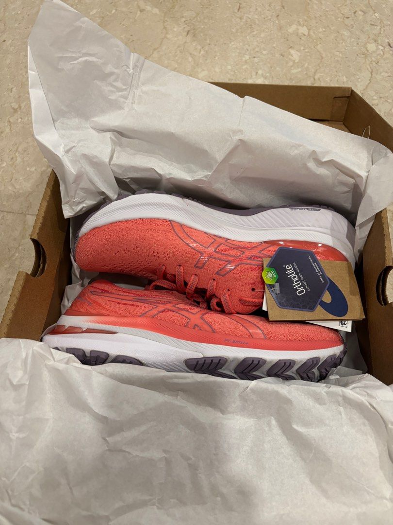 ASICS GEL KAYANO 29 -US8.5 (Category: Sneakers) located in Singapore. Submitted by darcytheflyinghedgehog (Listing ID 1393312461, Image 1). Description: Brand new in box with tag Women’s US 8.5 Great stability shoe but I bought wrong size 😭 The GEL-KAYANO™ 29 shoe creates a stable running experience and a more responsive feel underfoot.​ ​ Featuring a low-profile external heel counter, this piece comfortably cradles your foot with advanced rearf