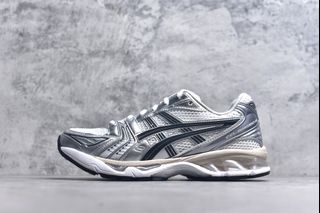 (Category: ) located in . Submitted by Outlet.Sneakers (Listing ID 1393368242, Image 1). Description: .