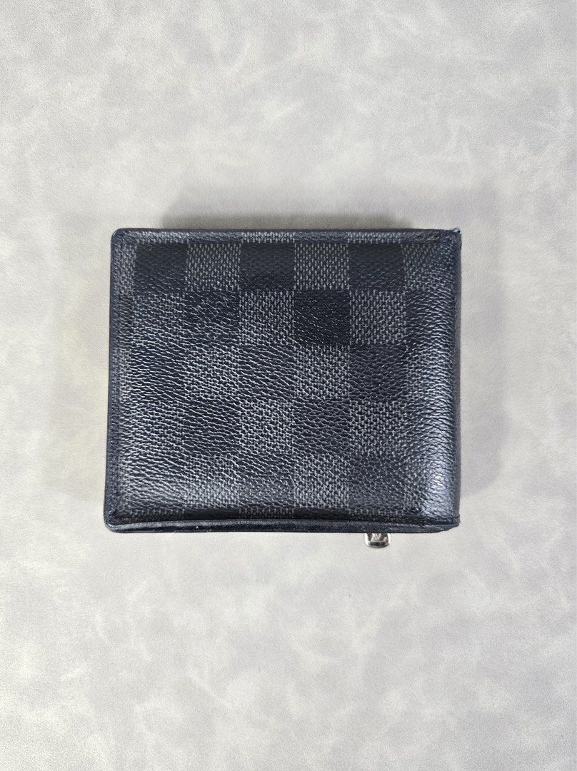 Authentic LV Graphite Bifold Wallet (Category: Luxury Bags & Wallets) located in Taguig. Submitted by luxchelry (Listing ID 1393261630, Image 3). Description: ♦️Comes with paperbag 🌟8.5/10 ♦️Any discoloration is due to lighting only. 🌟100% Authentic, Moneyback guarantee ✨️P7000✨️ Disclaimer: All product names, logos, brands and other trademarks or images shown mentioned are the property of the respective brand owners. These brand owners are not