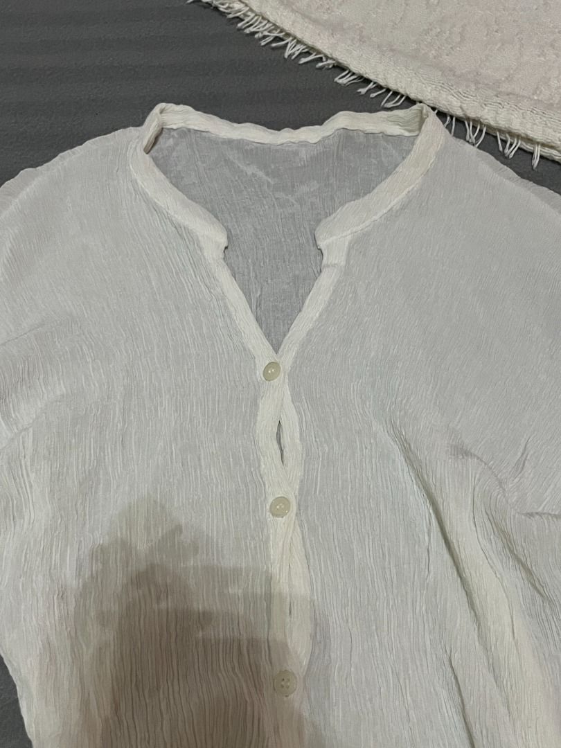 Beachy sheer long sleeved white ribbed polo (Category: Longsleeves) located in San Pedro. Submitted by 111vkk (Listing ID 1393295073, Image 2). Description: ↝ Description: Super cute sheer cover up or layer long sleeved top with nice ribbed texture ↝ Size on tag: None ↝ Fits: S-M ↝ Issues: None ❣ All secondhand, pls manage your expectations! ❣ No ww pics but send a message for the measurements ❣ GCash/bank transfer only.