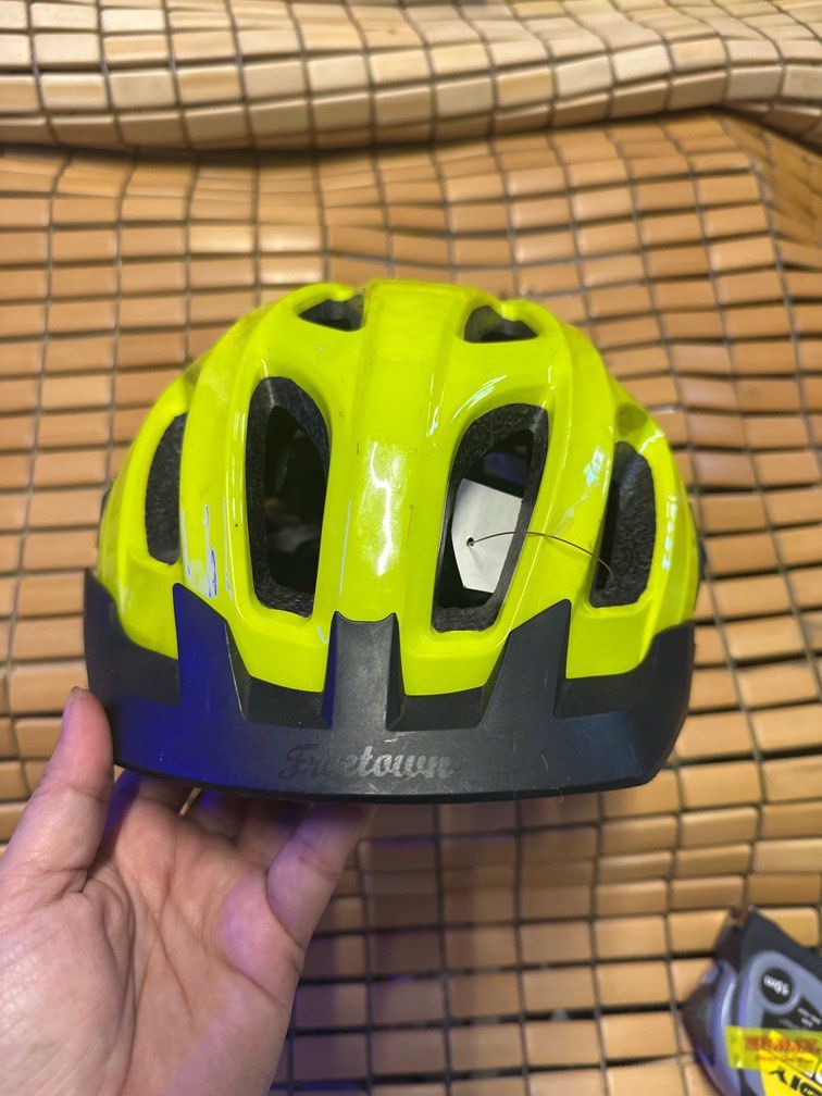 Bike helmet with light (Category: Bicycles) located in Antipolo. Submitted by queens.collections (Listing ID 1393250474, Image 2). Description: Non-negotiable With scratches skukl30xx.
