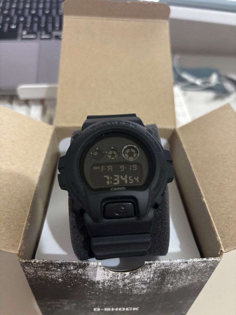BNEW AUTHENTIC Casio Gshock DW 9600 BB (Category: Men's Watches) located in Balanga. Submitted by pmcgee (Listing ID 1393409138, Image 1). Description: Brandnew Bought sa Dubai Duty Free last May 2025 for AED 530 (around Php 8200) Complete with warranty card and box Never used No issue Selling low Price slightly negotiable for sure buyer.