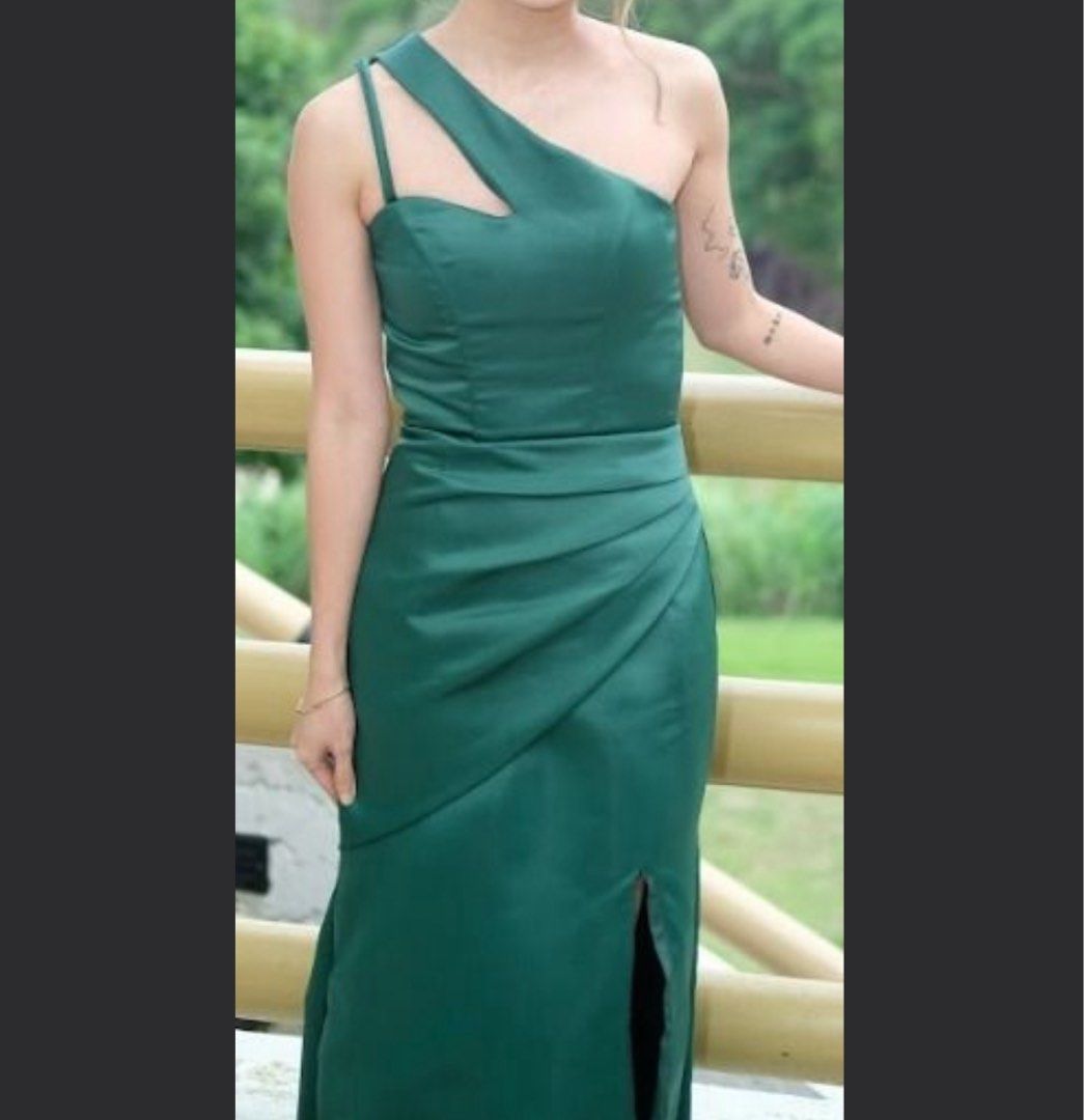 Bridesmaid Gown (Small Frame) (Category: Evening dresses & gowns) located in Quezon City. Submitted by augustine_l (Listing ID 1357676200, Image 1). Description: .