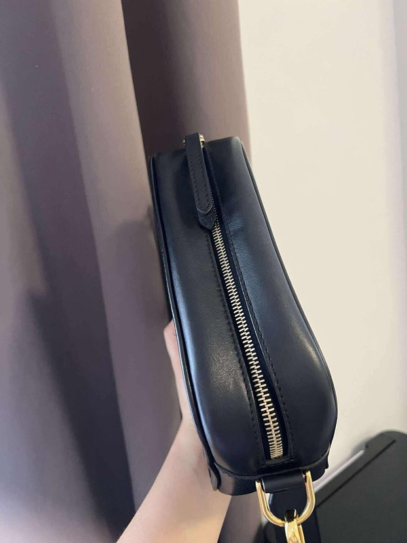 Camera Bag FENDI (Category: Luxury Bags & Wallets) located in Quezon City. Submitted by hellopatchi (Listing ID 1393283386, Image 3). Description: Fendi Camera Bag w dustbag paperbag strap.
