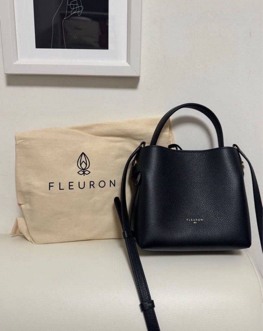 Fleuron Mini Swann - Noir (Category: Cross-body Bags) located in Las Pinas. Submitted by kelendray111 (Listing ID 1393399793, Image 1). Description: Good as new With dustbag Arrives in Manila either - - September 21 (if payment is made by September 19) - October 9 (if payment is made after September 19, before October 8) .