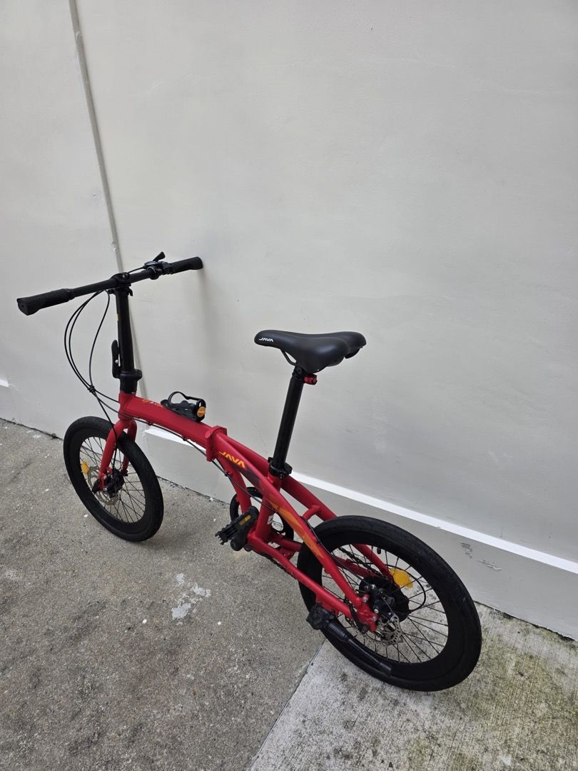 FOLDING BIKE JAVA V2 (Category: Bicycles) located in Singapore. Submitted by cycledome (Listing ID 1393302237, Image 3). Description: 🔧 Java Zelo V2 — Technical Specifications Frame: Aluminum alloy folding frame Wheels: 20″ (406) high-profile double wall rims Tires: 20″ × ~1.50, Kenda outer tyres Gear: 7-speed Shimano gear shifter, rear derailleur: Shimano SIS Cassette: 14-28T Crankset: 52T Brakes: Front & rear mechanical disc brakes Pedals: Fol
