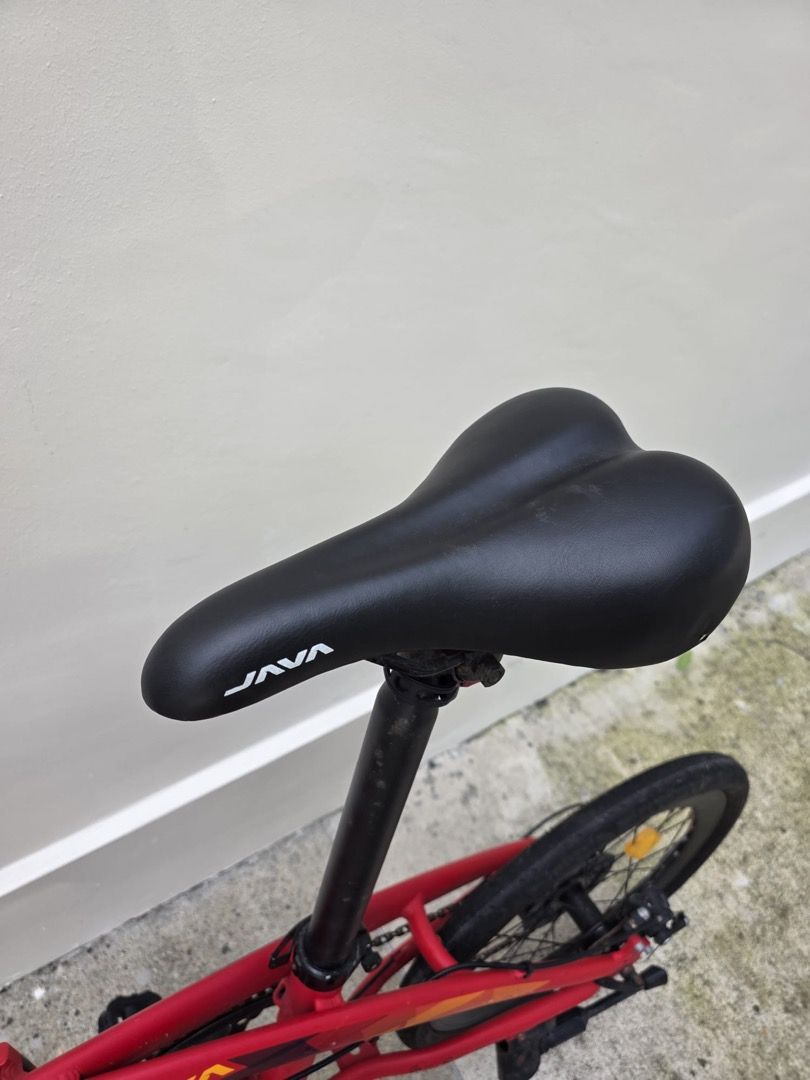 FOLDING BIKE JAVA V2 (Category: Bicycles) located in Singapore. Submitted by cycledome (Listing ID 1393302237, Image 2). Description: 🔧 Java Zelo V2 — Technical Specifications Frame: Aluminum alloy folding frame Wheels: 20″ (406) high-profile double wall rims Tires: 20″ × ~1.50, Kenda outer tyres Gear: 7-speed Shimano gear shifter, rear derailleur: Shimano SIS Cassette: 14-28T Crankset: 52T Brakes: Front & rear mechanical disc brakes Pedals: Fol