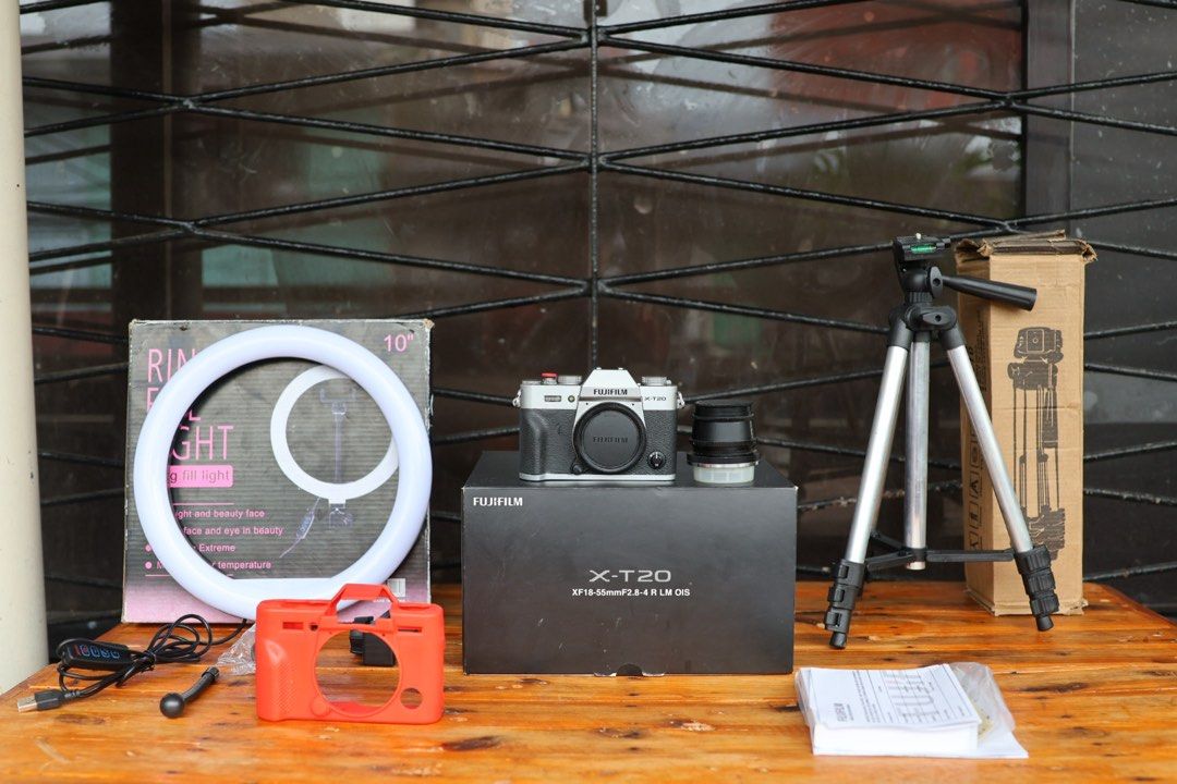 Fujifilm X-T20 Mirrorless Camera (Category: Cameras) located in Manila. Submitted by lenascamera (Listing ID 1393434105, Image 1). Description: NOTE: Sa dami po ng message na natatangap ko, naka hold napo ang Mga message hindi napo ako makapag reply pero na babasa ko kaya hanggat maari mag direct na kayo sa page ko sa facebook Lenas camera para nakareply ako agad salamat. Fujifilm X-T20 Mirrorless Camera Price: ₱37,500 (with 35mm lens) ₱43,000 (w