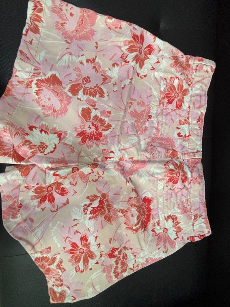Gap shorts (Category: Shorts) located in Pasig City. Submitted by laineeo (Listing ID 1393357798, Image 2). Description: Brand new without tag.