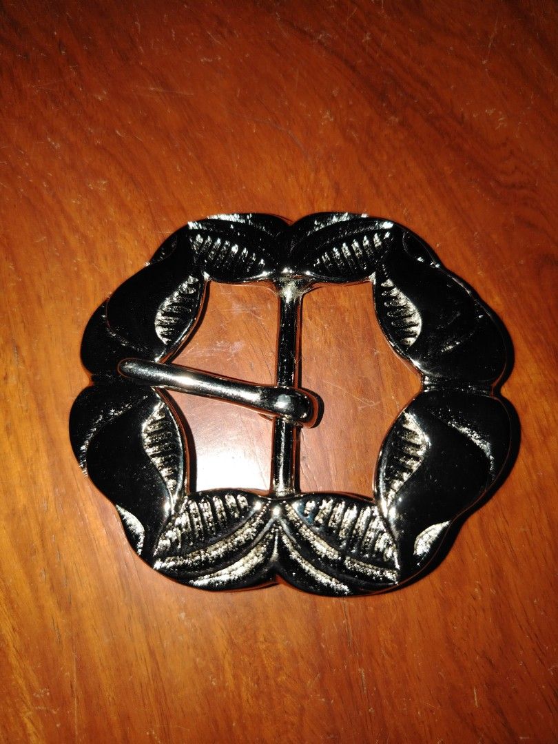 L Glisjer Heesey Belt Buckle (Category: Belts) located in San Marcelino. Submitted by tatac1vs (Listing ID 1393274121, Image 1). Description: .