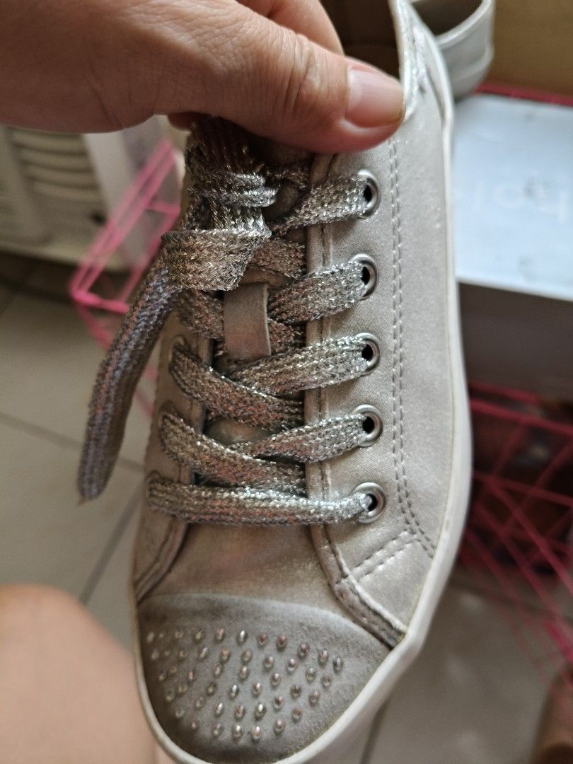 HOLSTER RUBBERSHOES (SILVER)S-6 (Category: Everything Else Others) located in Marikina City. Submitted by lorence11 (Listing ID 1393285221, Image 3). Description: HOLSTER RUBBERSHOES SILVER SIZE 6 FOR DETAILS CALL OR TX 09915139470.