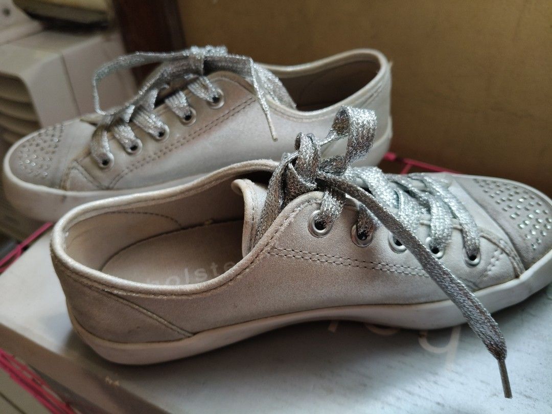 HOLSTER RUBBERSHOES (SILVER)S-6 (Category: Everything Else Others) located in Marikina City. Submitted by lorence11 (Listing ID 1393285221, Image 2). Description: HOLSTER RUBBERSHOES SILVER SIZE 6 FOR DETAILS CALL OR TX 09915139470.